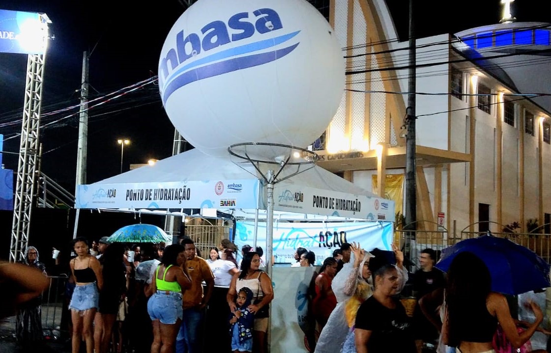 Pontos de hidratação da Embasa apoiaram foliões durante a Micareta de Feira de Santana