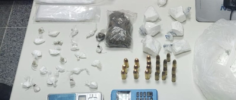 Polícia apreende drogas, munições e equipamentos no bairro Santo Antônio dos Prazeres