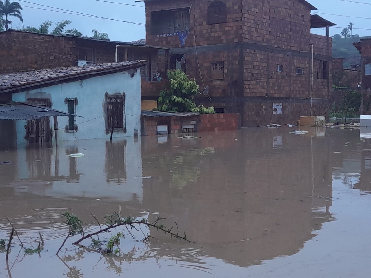 Prefeitura de Santo Amaro suspende aulas e decreta estado de emergência após fortes chuvas