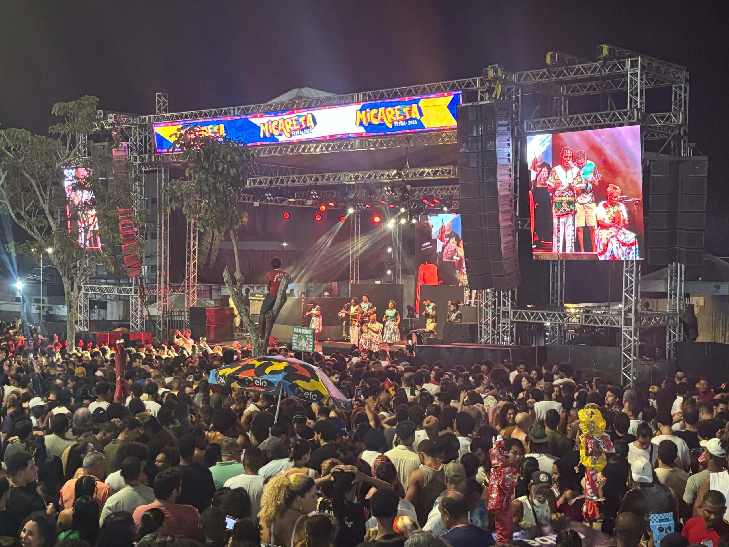 Com ritmo envolvente do samba de roda, Quixabeira da Matinha esquenta o público na pré-abertura da Micareta