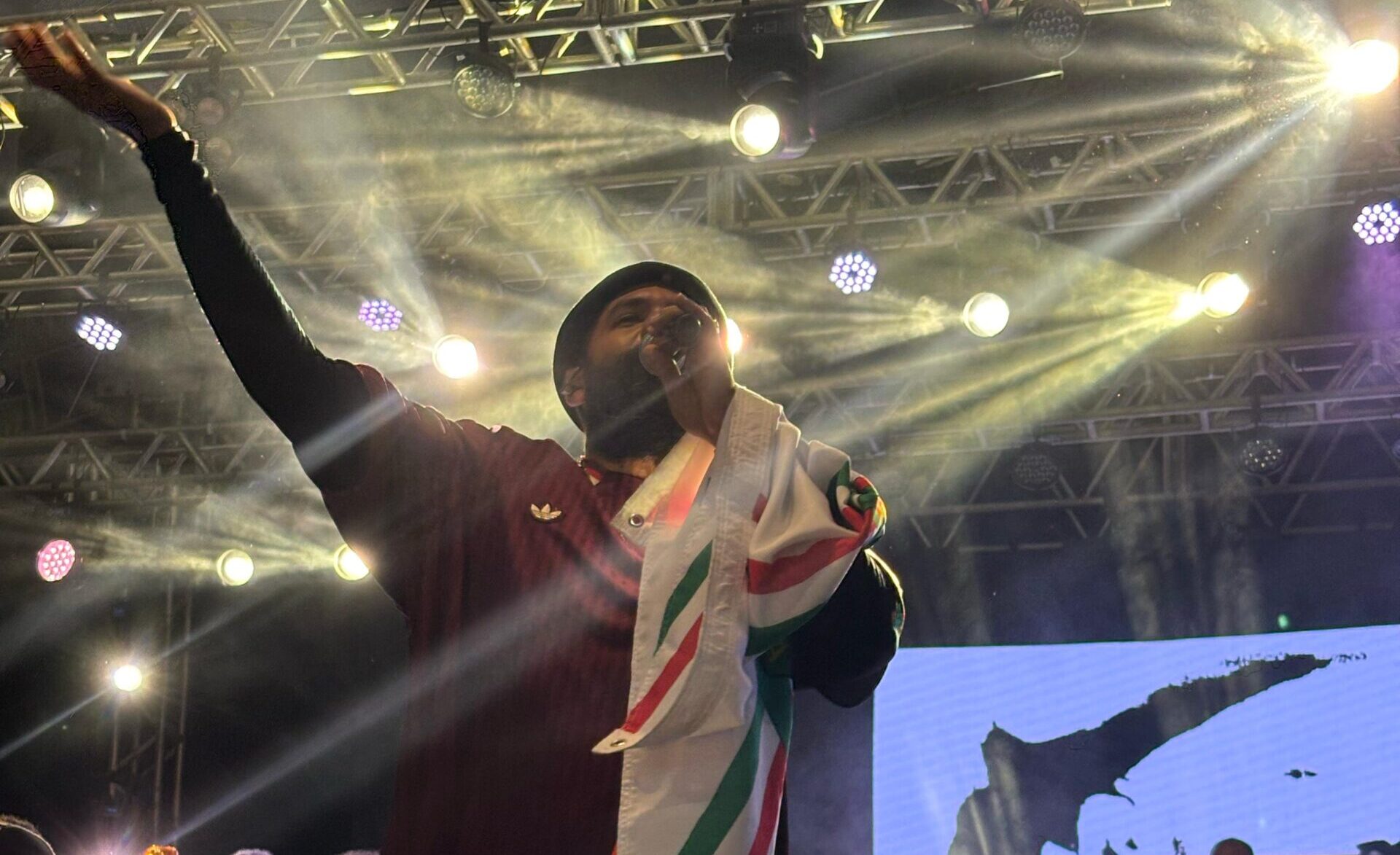 BaianaSystem agita a pré-abertura da Micareta de Feira com show vibrante e participações especiais