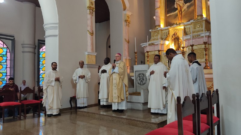 Fiéis celebram eleição do novo Papa com missa em Feira de Santana