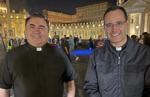 Padres brasileiros comentam demora para resultado da 1ª votação do Conclave