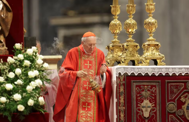 Decano do Vaticano diz que espera ‘fumaça branca’ ainda na noite desta quinta (8)