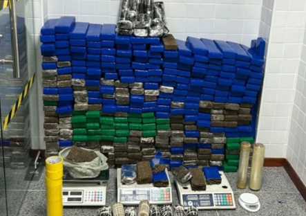 Polícia Militar apreende grande quantidade de drogas e explosivos no Centro de Feira de Santana