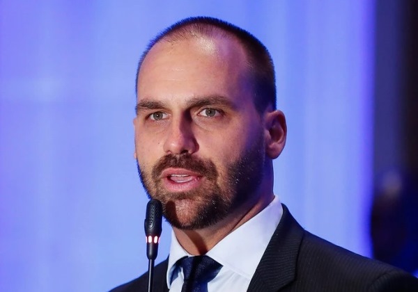 Eduardo Bolsonaro critica PGR e diz que órgão ‘age politicamente’