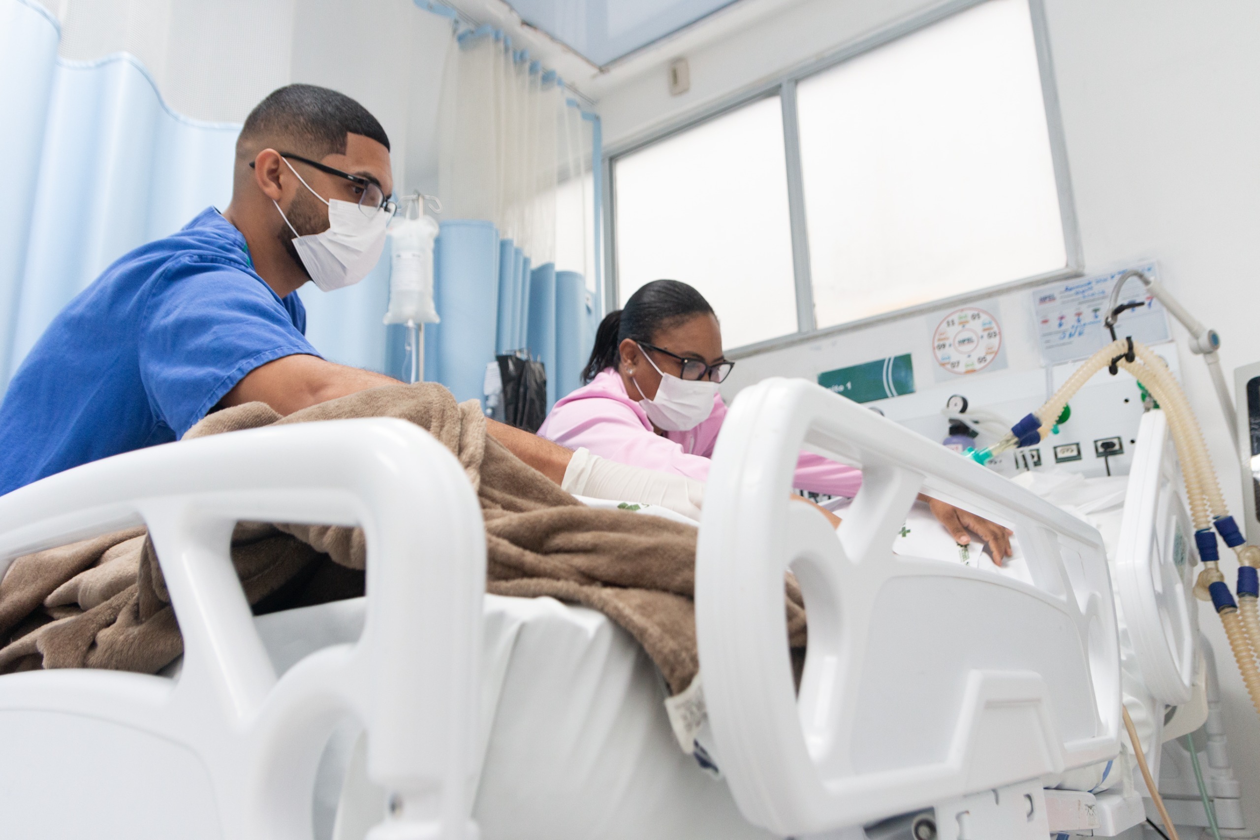 Sesab convoca 605 profissionais para reforçar assistência à saúde