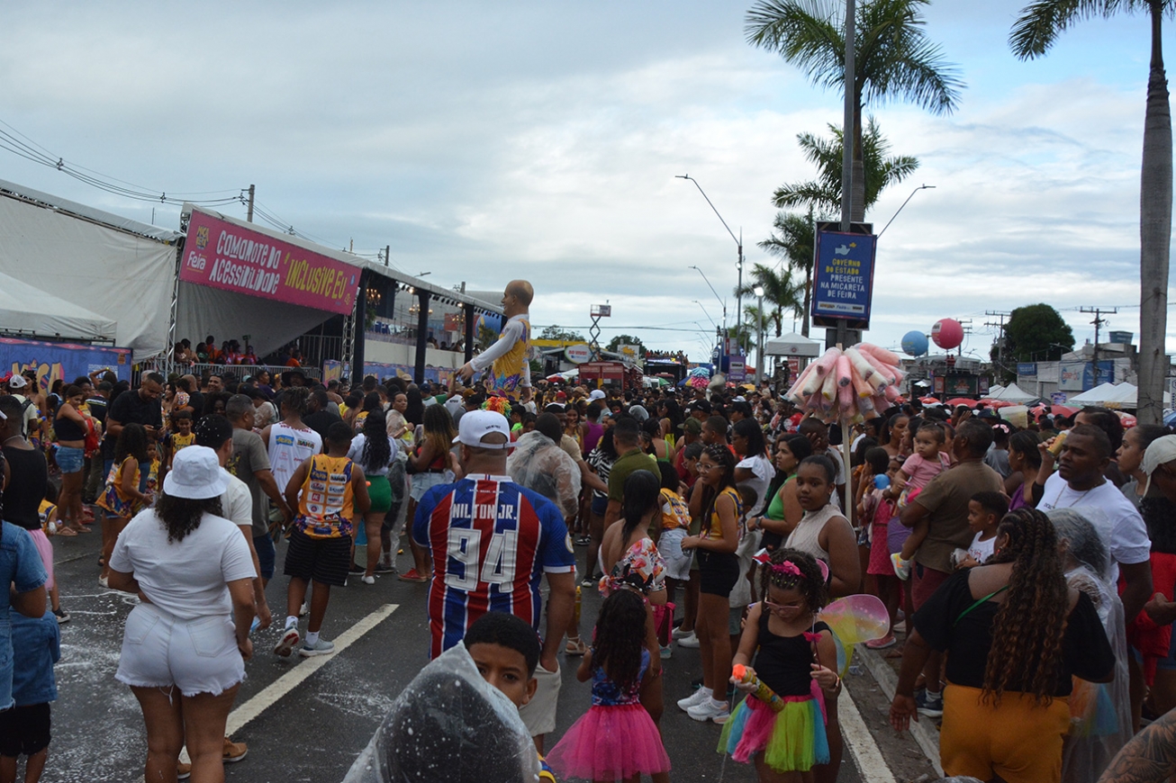 Bloco infantil abre programação de domingo com alegria e segurança no Circuito Maneca Ferreira
