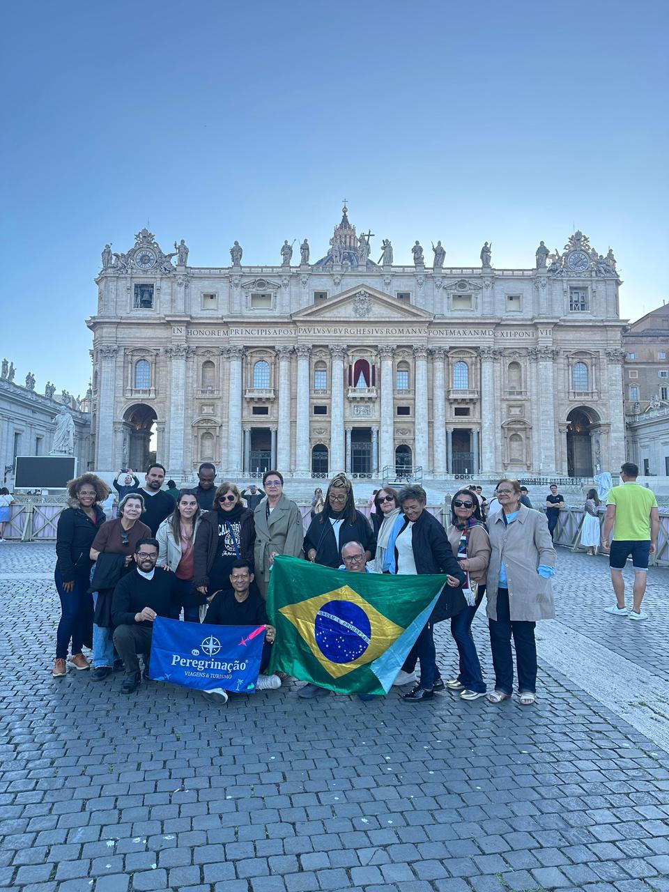 Feirenses participam da missa de abertura do Conclave na Basílica de São Pedro