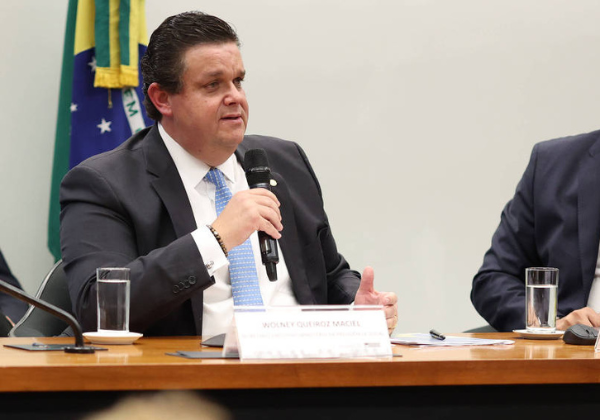 Ministro da Previdência vai ao Senado explicar descontos ilegais em benefícios do INSS
