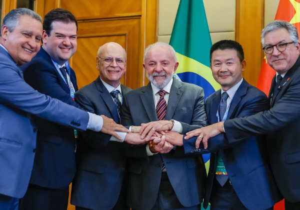 Lula anuncia R$ 27 bi em investimentos no Brasil após encontro com empresários chineses