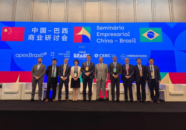 Na China, Jerônimo apresenta potencial energético da Bahia para empresários chineses