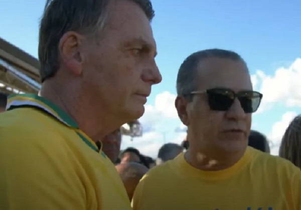 8/1: Desrespeitando orientação médica, Bolsonaro comparece em ato a favor da anistia