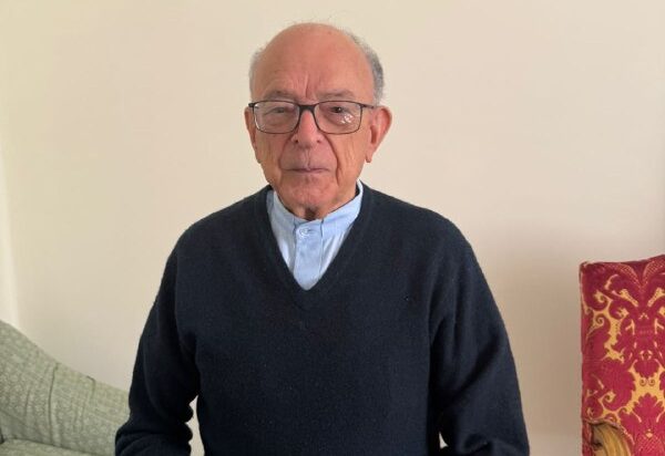 Cardeal mais velho do Brasil no Conclave atua nos bastidores e orienta colegas brasileiros