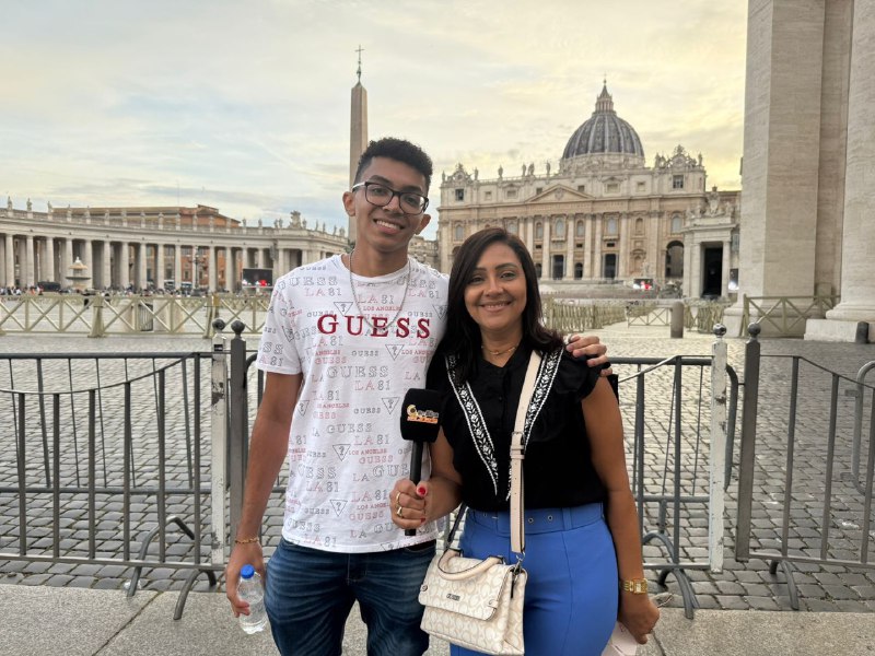 Professora de Feira de Santana realiza sonho de visitar o Vaticano ao lado do filho