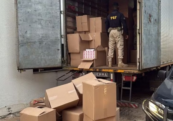PRF apreende 450 mil maços de cigarros contrabandeados na BR-135