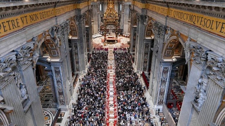 Cardeais celebram última missa antes do conclave nesta quarta