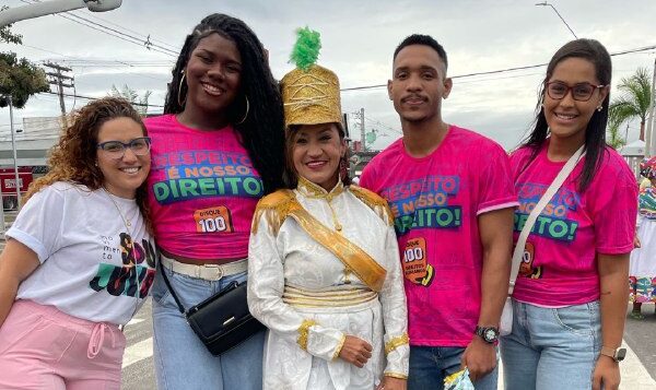 Célia Zain leva mensagem de paz à Micareta de Feira com campanha internacional
