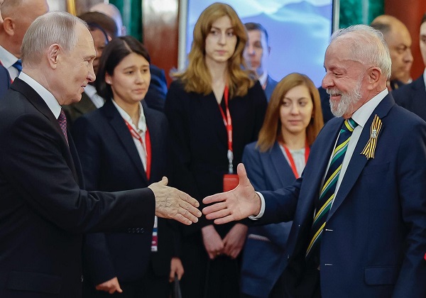 Lula explica visita à Rússia e se coloca à disposição para acabar com a guerra na Ucrânia