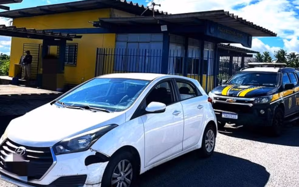 Homem é preso com carro roubado em Feira de Santana; suspeito diz ter comprado veículo em feirão