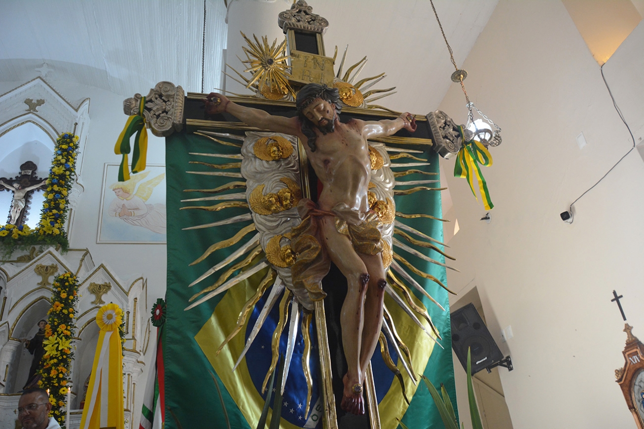 Santa Missa e procissão marcam passagem da imagem de Senhor do Bonfim da Bahia por Bonfim de Feira
