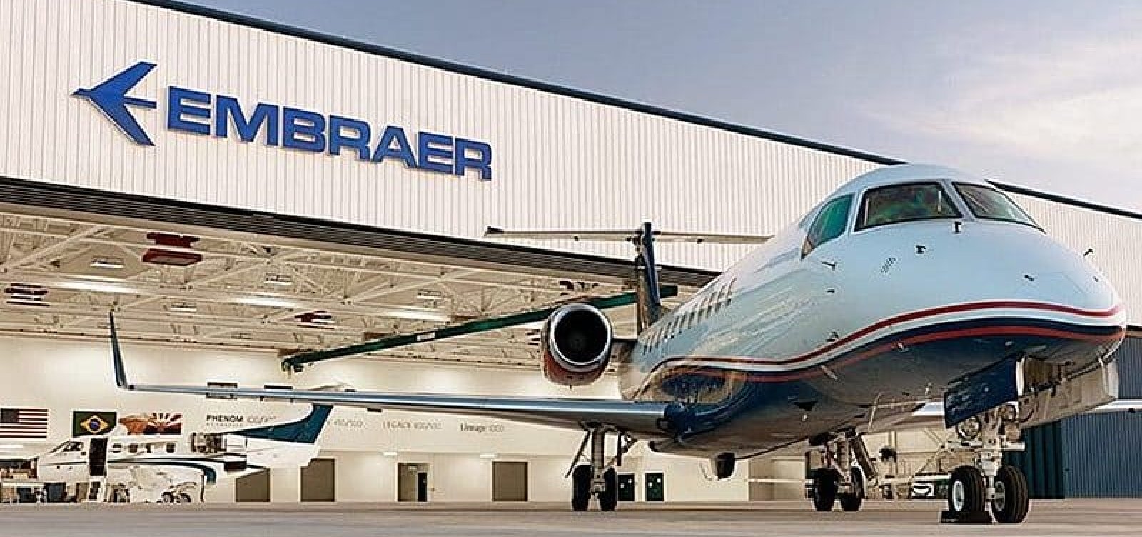 Tarifas de Trump impactam Embraer e causam suspensão na entrega de jatos nos EUA