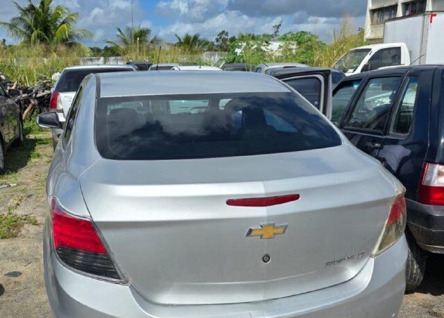 Homem é preso com carro clonado na Avenida Eduardo Fróes da Mota, em Feira de Santana