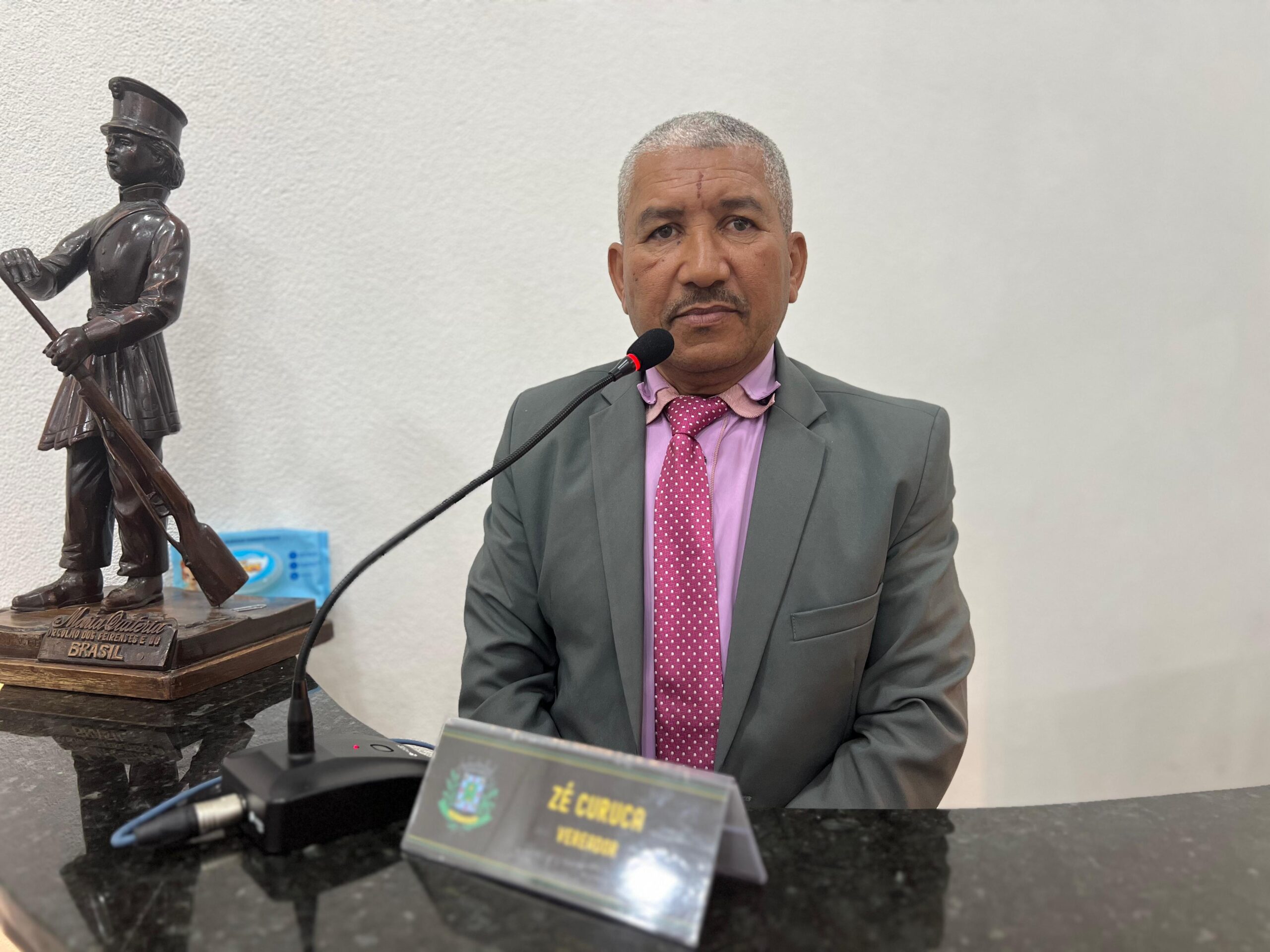 Zé Curuca critica secretários e cobra mais respeito em discurso na Câmara