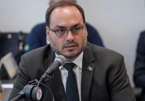 Carlos Bolsonaro e Alexandre Ramagem são indiciados pela PF no caso da ‘Abin paralela’