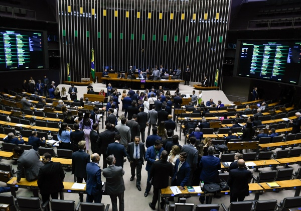 Projeto que autoriza uso de verbas da saúde para pagamento de salários é aprovado pelo Congresso
