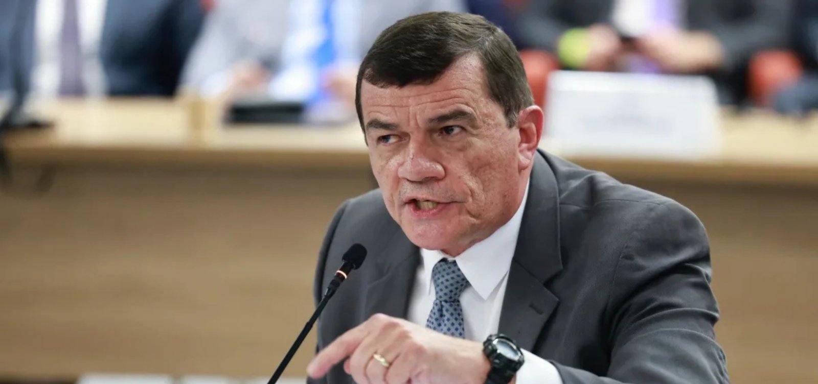 Ex-ministro da Defesa pede desculpas ao TSE e nega interferência de Bolsonaro em relatório sobre urnas