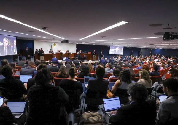 Braga Netto pede para deixar a prisão após prestar depoimento ao STF