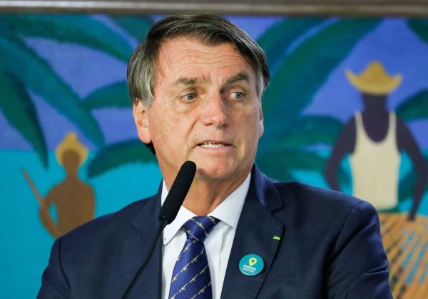 Bolsonaro afirma que repassou R$ 2 milhões a Eduardo Bolsonaro e nega vínculo com Zambelli