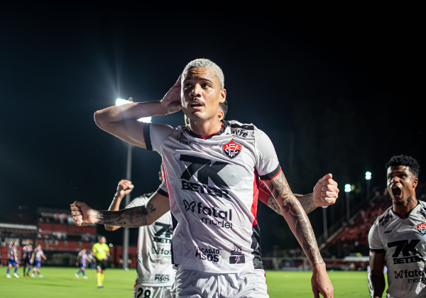 Vitória encaminha saída de Janderson e mais três jogadores do elenco