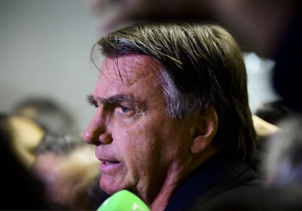 Após sofrer mal estar em Goiânia, Bolsonaro passa por bateria de exames neste sábado (21)