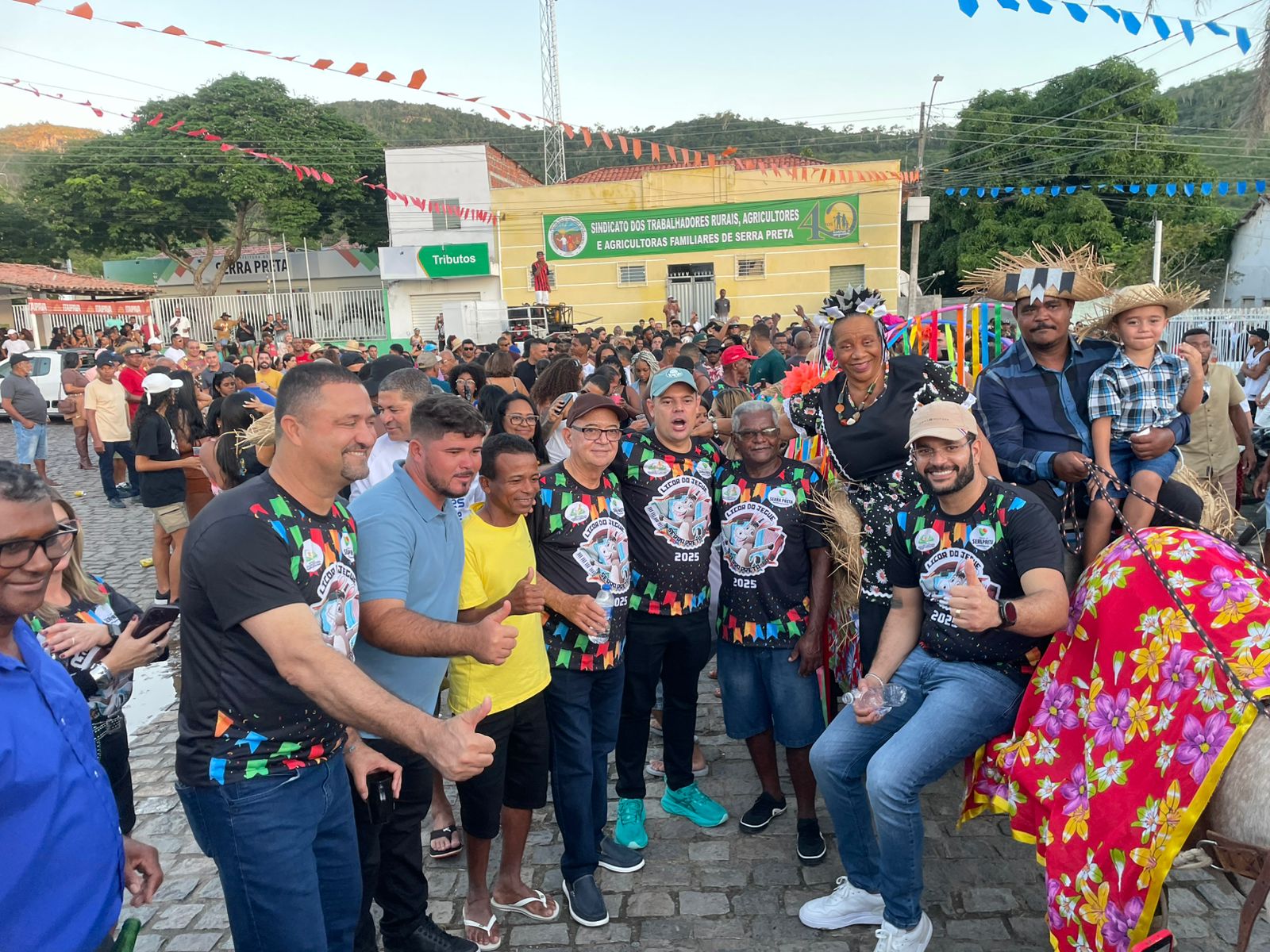 Serra Preta: Licor do Jegue mantém a tradição e reúne centenas de pessoas e políticos da região