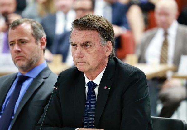 Jair Bolsonaro apoia ataques dos EUA contra o Irã