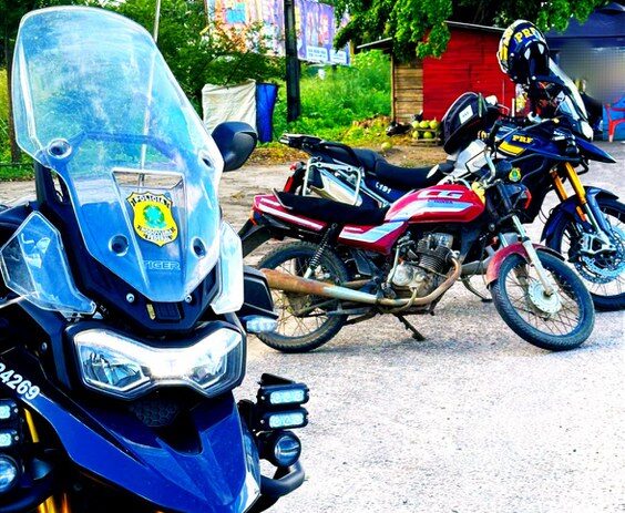 Moto furtada há mais de 25 anos é recuperada pela PRF na BR 101