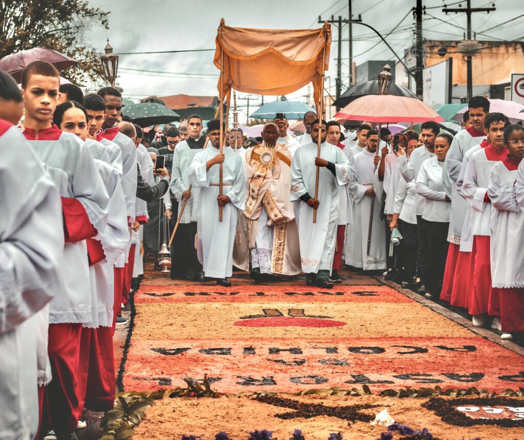 Solenidade de Corpus Christi terá Missa Solene e confecção dos tradicionais tapetes em Feira de Santana