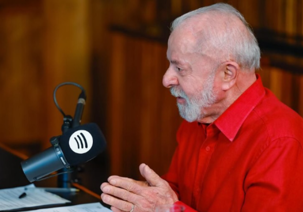 Lula critica postura de Trump: ‘Deveria ser menos internet e mais chefe de Estado’