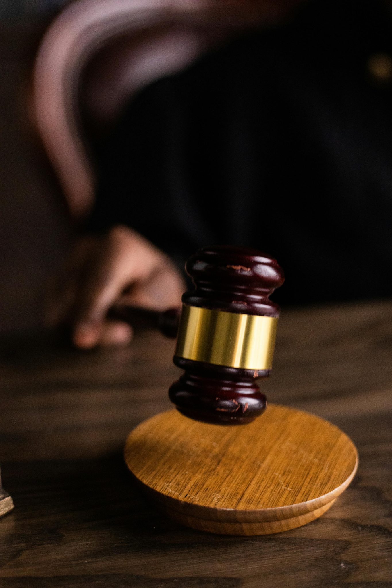Justiça condena empresa a pagar R$ 300 mil em indenizações e pensão vitalícia por acidente de trabalho com botijão de gás