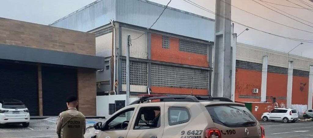 Foragido por homicídio é preso em Feira de Santana após ameaçar passageiros em ônibus