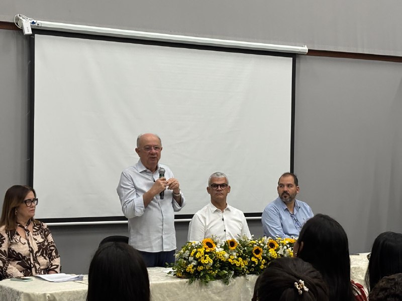Prefeitura dá posse a 37 novos professores e confirma novo concurso ainda este ano
