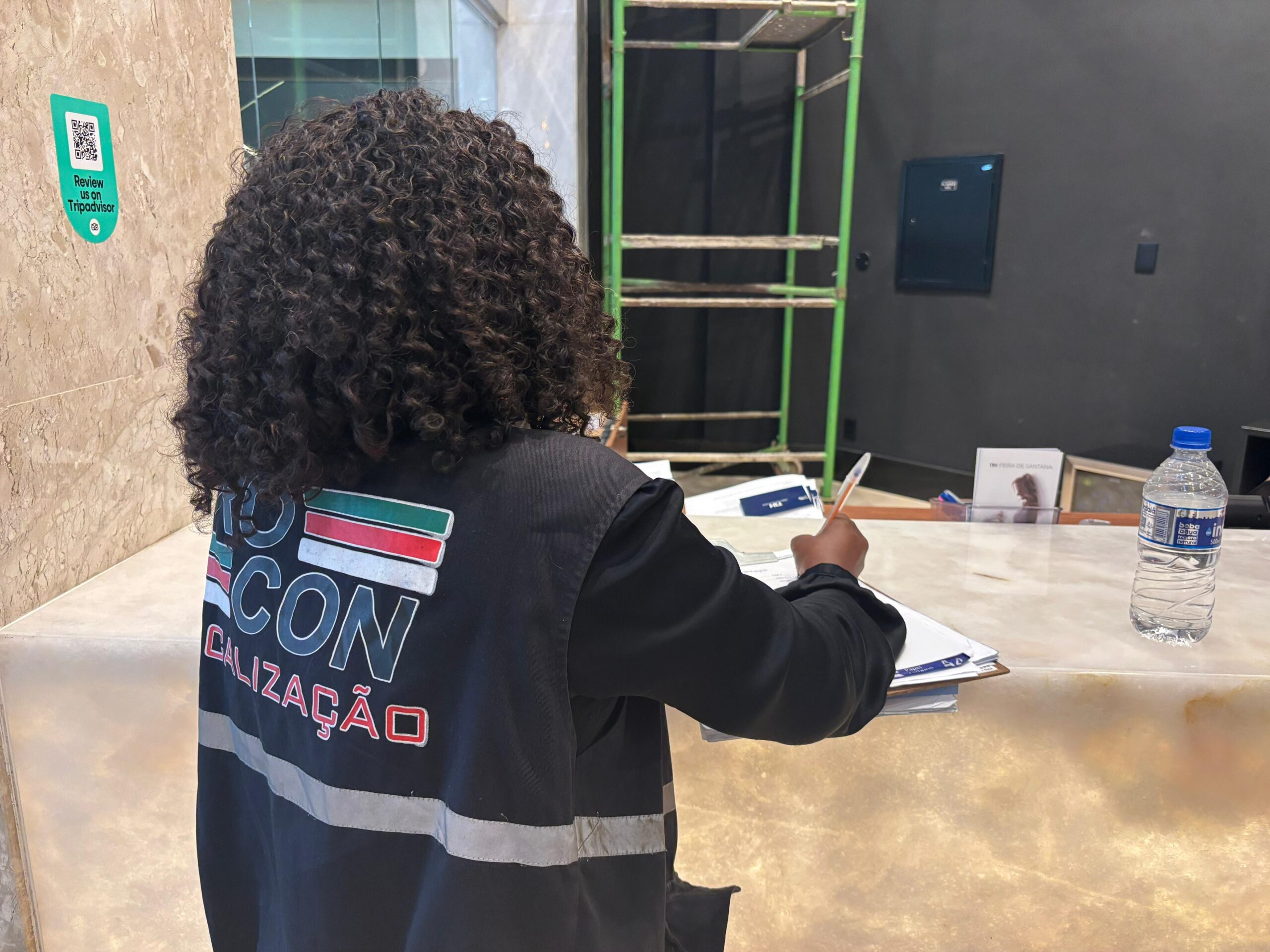 Procon flagra 456 produtos vencidos durante Operação Dia dos Namorados em Feira de Santana