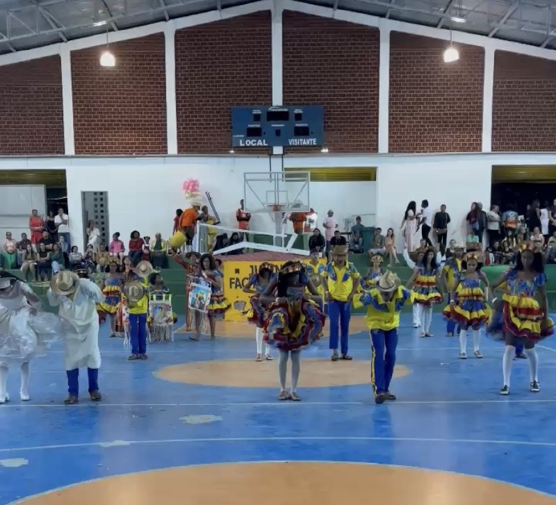 Festival de Quadrilhas de Feira de Santana encerra com ginásio lotado, emoção e celebração da cultura junina