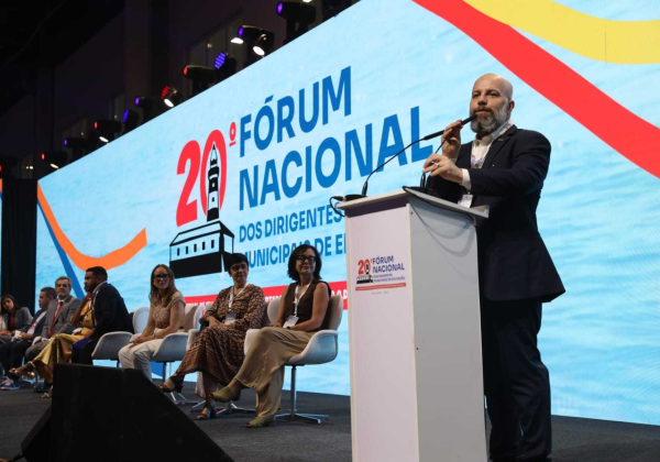 SEC participa do Fórum Nacional de Educação com foco em ações de parceria com municípios