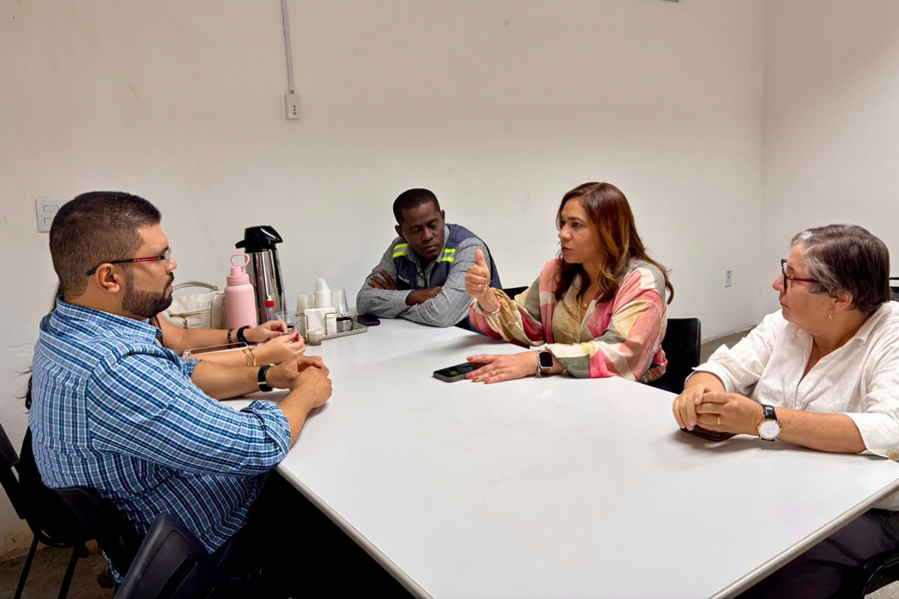 Rodrigo Matos recebe secretária estadual de Saúde em visita à UPA da Queimadinha