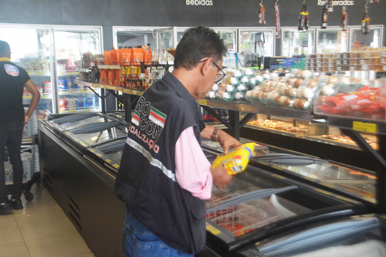 Consumidor deve estar atento ao prazo de validade e condições de embalagem de produtos