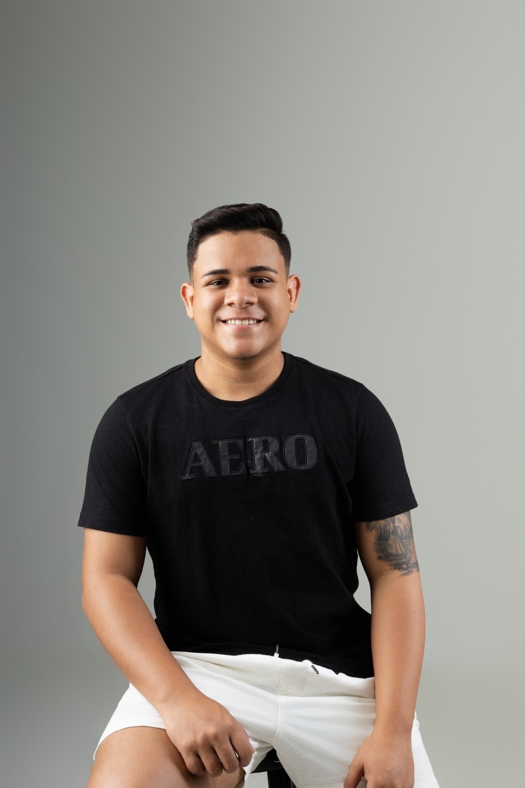 Adryan Lima celebra momento e anuncia parceria com produtora baiana
