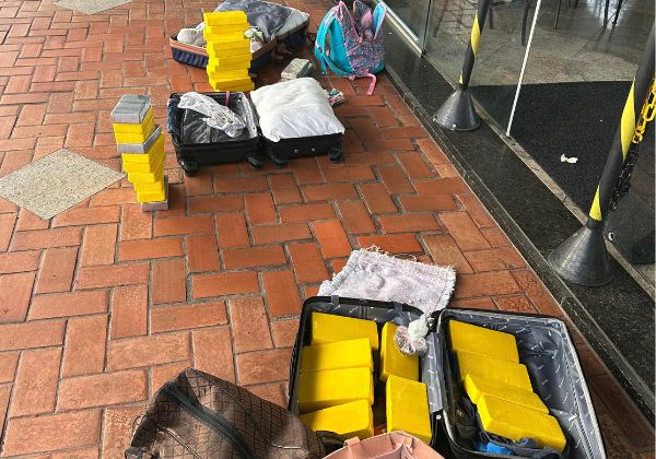 FICCO Bahia e PM interceptam trio com 30 kg de cocaína enviados do RJ para a BA